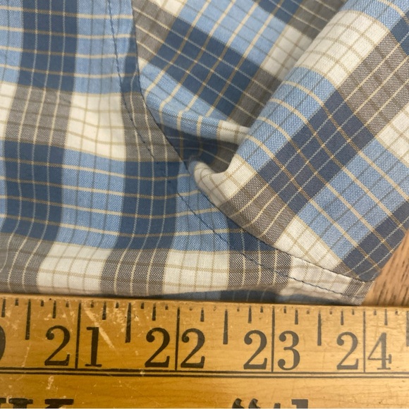 Patagonia Organic Cotton Blend Men’s Short Sleeve Blue Gray Plaid Shirt - Picture 9 of 11
